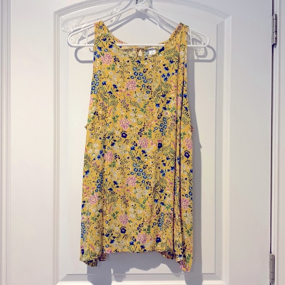Old Navy Tops - Old navy floral sleeveless shirt